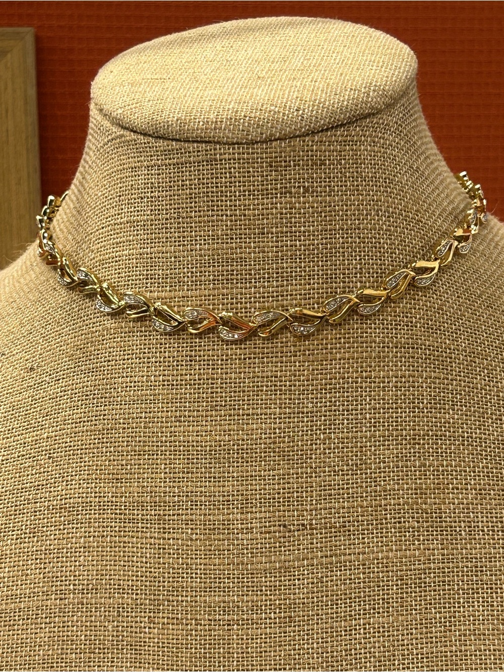 D’Orlan vintage 22k gold plated leaf motif rhinestone necklace 17”